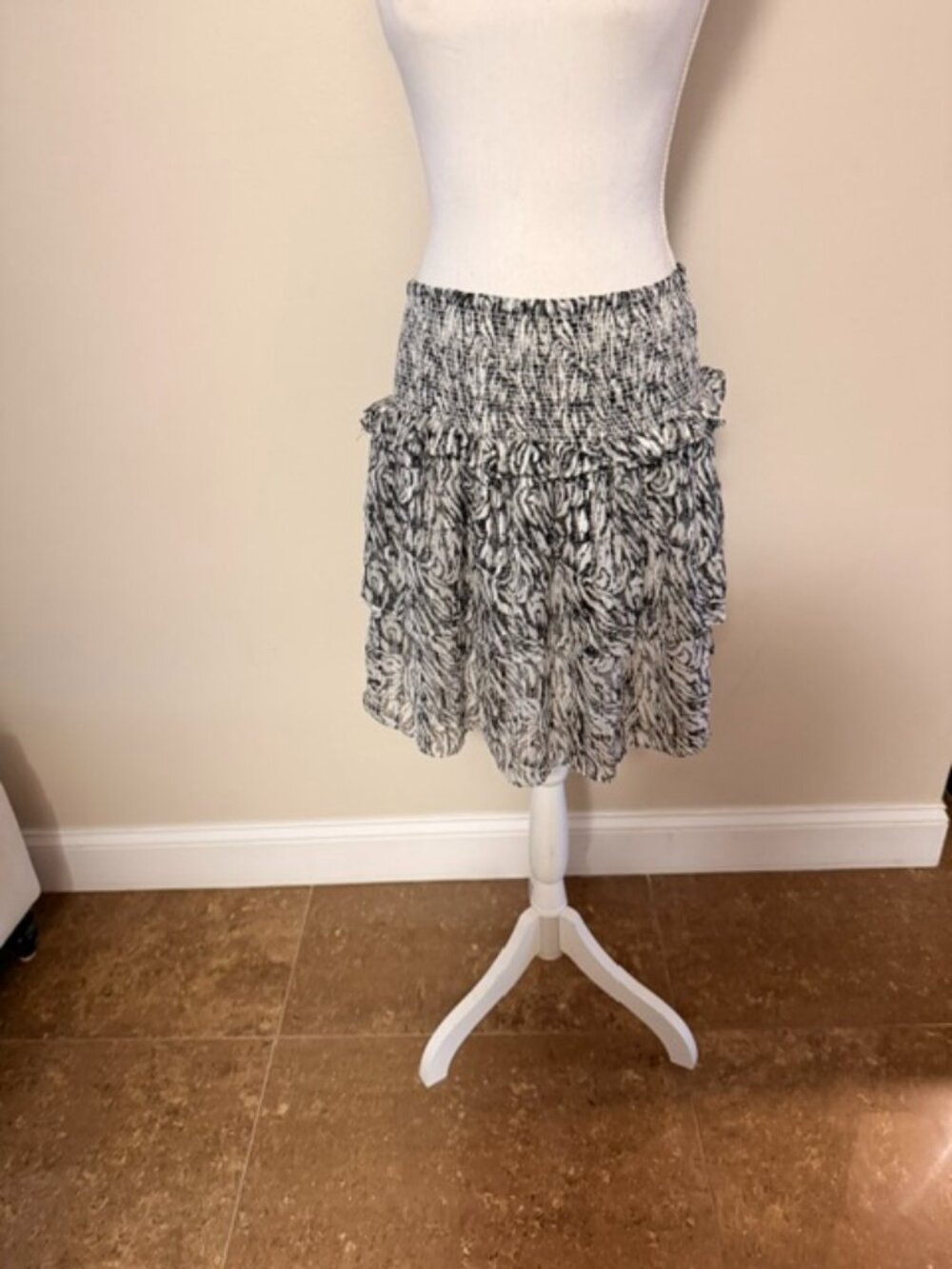 Walter Baker Black Silver Metallic Ruffle Skirt Elastic Waist